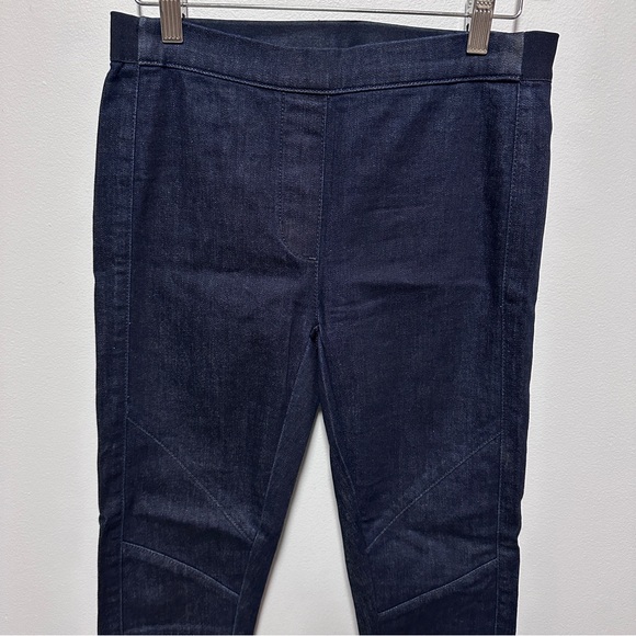 BCBG MaxAzria Soft & Stretchy Lightweight Capri Jean-look Legging - Picture 2 of 8